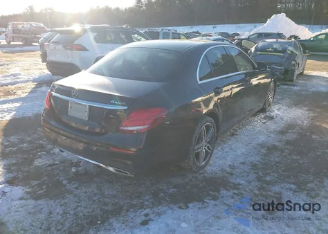 2017 Mercedes-Benz E 300 4Matic z USA, uszkodzony, nr VIN WDDZF4KB7HA091162